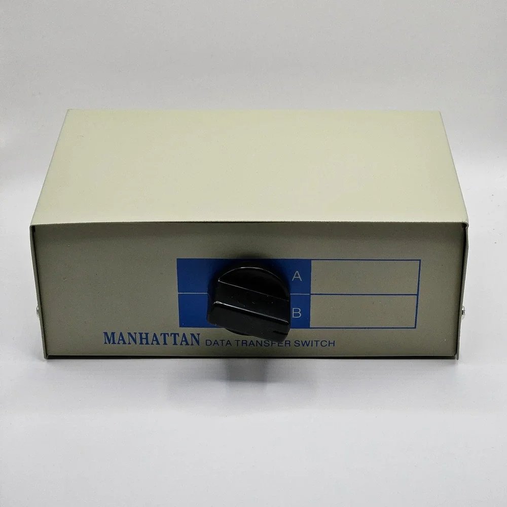 Manhattan Data Switch 150576 Beige VGA HD15 2-Port Manual A/B Box Shielded Metal